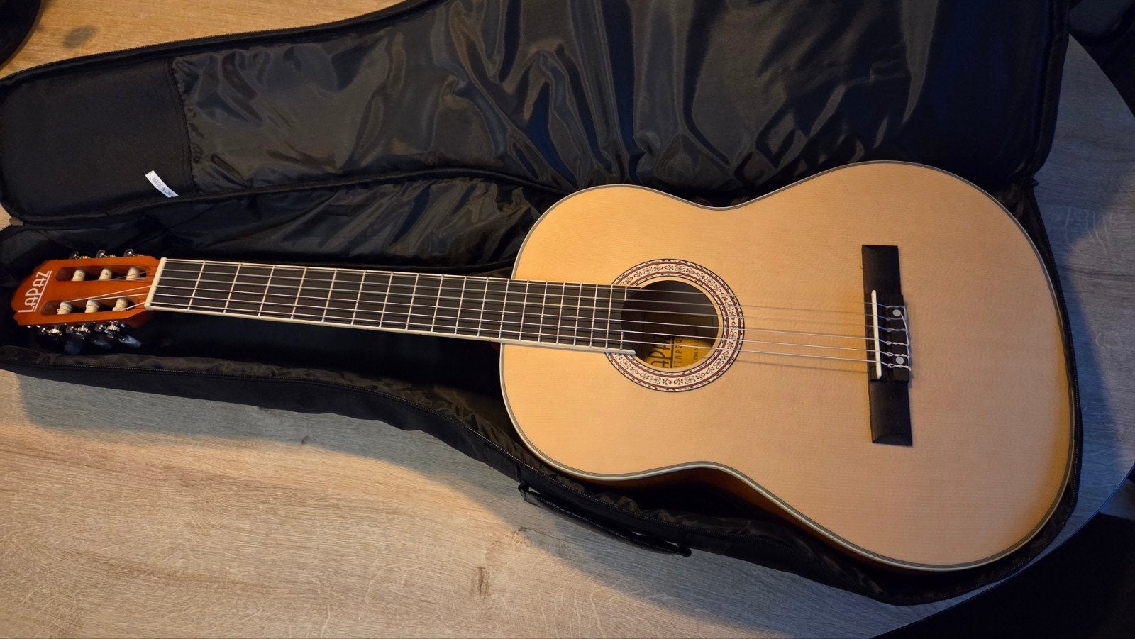 Lapaz C30N-4/4 Klassieke Gitaar met Fazley Gigbag, Ophalen, Zo goed als nieuw, Klassieke of Spaanse gitaar, Met koffer