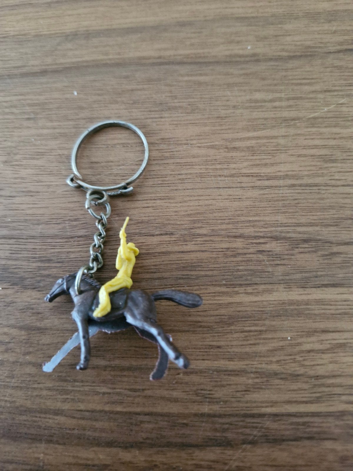 493 Vintage Sleutelhanger Paard met Ruiter, Ophalen of Verzenden, Gebruikt, Knuffel of Figuurtje