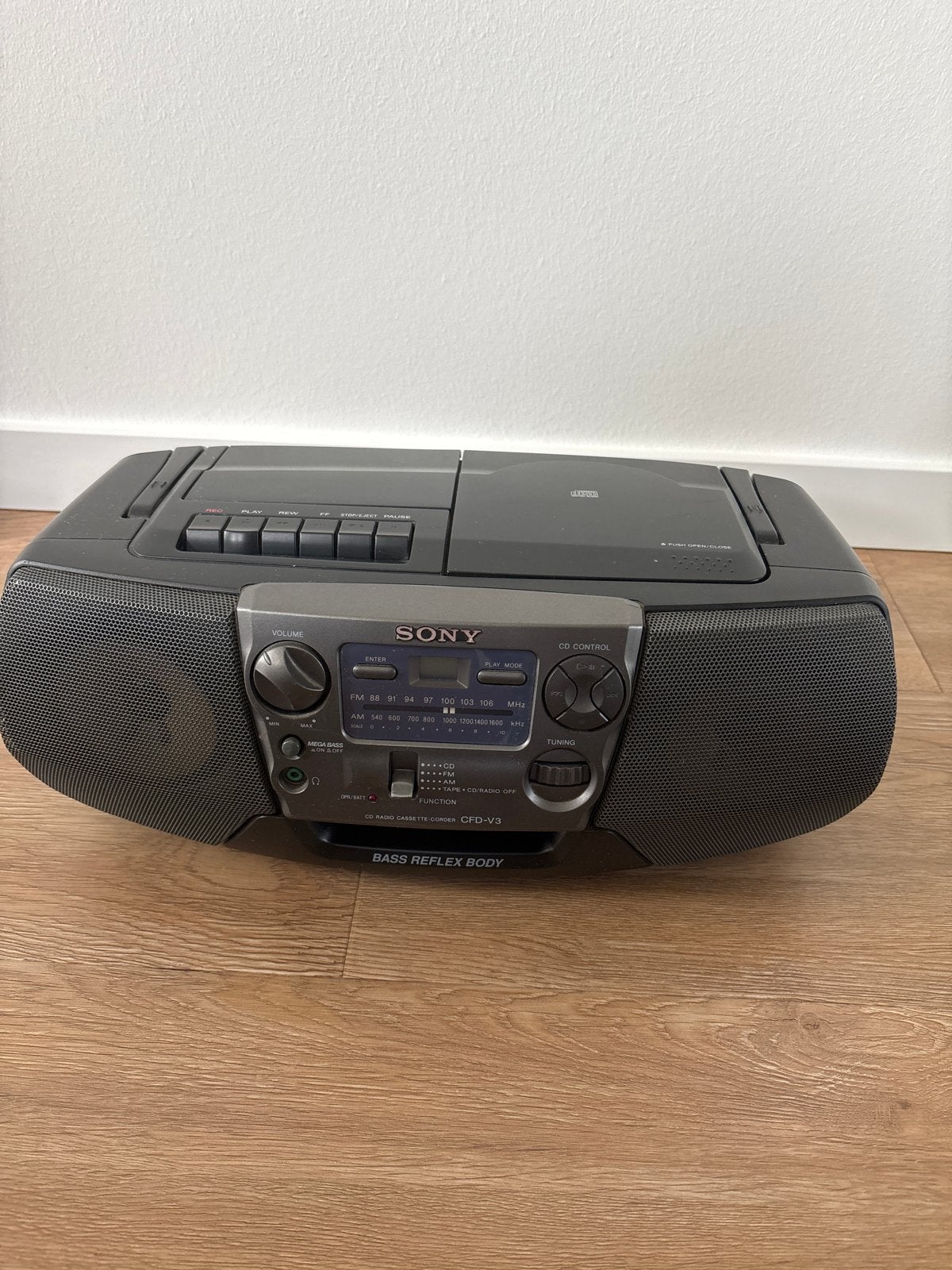 Sony Radio CD Cassette Recorder met Bass Reflex Body CFD-V3., Ophalen of Verzenden, Gebruikt, Radio, Met cd-speler