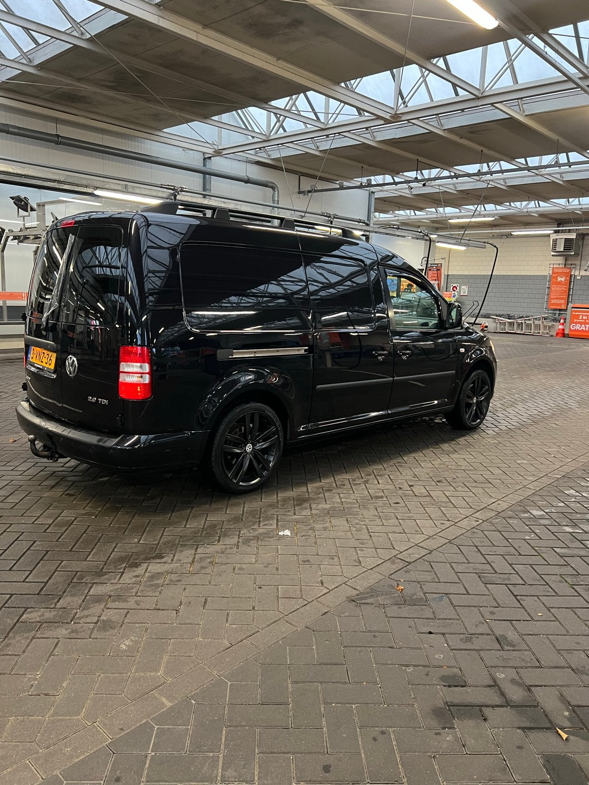 Volkswagen Caddy 2.0 TDI 2011 DSG, Auto's, Bestelauto's, Automaat, Euro 5, Zwart, 4 cilinders