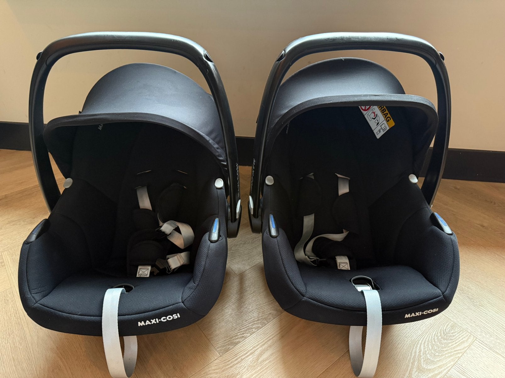 2x  Maxi-Cosi Cabriofix incl. Isofix Base, Ophalen, Zo goed als nieuw, Kinderwagen of Buggy
