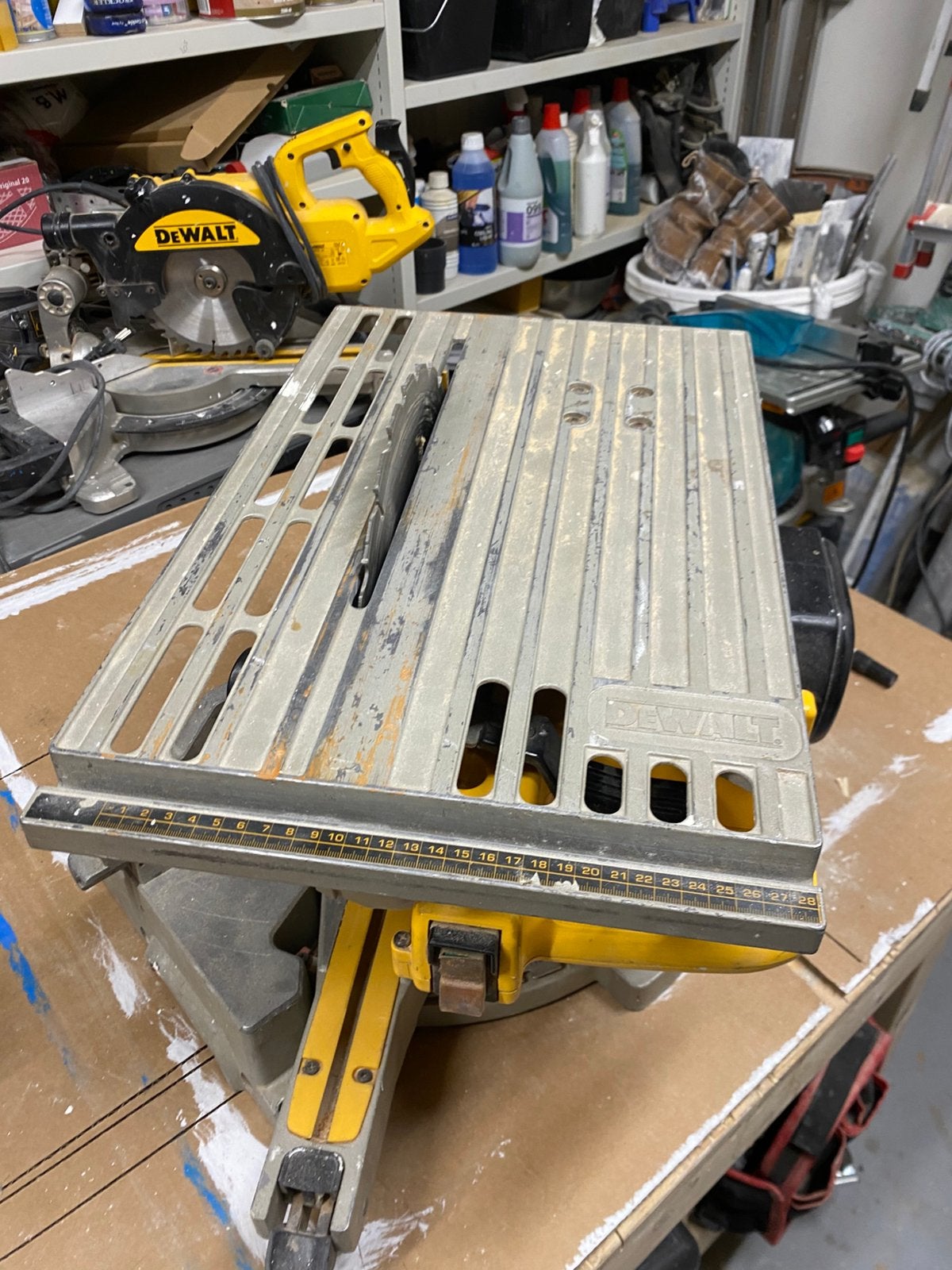 DeWalt D27111 afkortzaag en zaagtafel, Ophalen, Zo goed als nieuw, Afkortzaag, 30 tot 70 mm