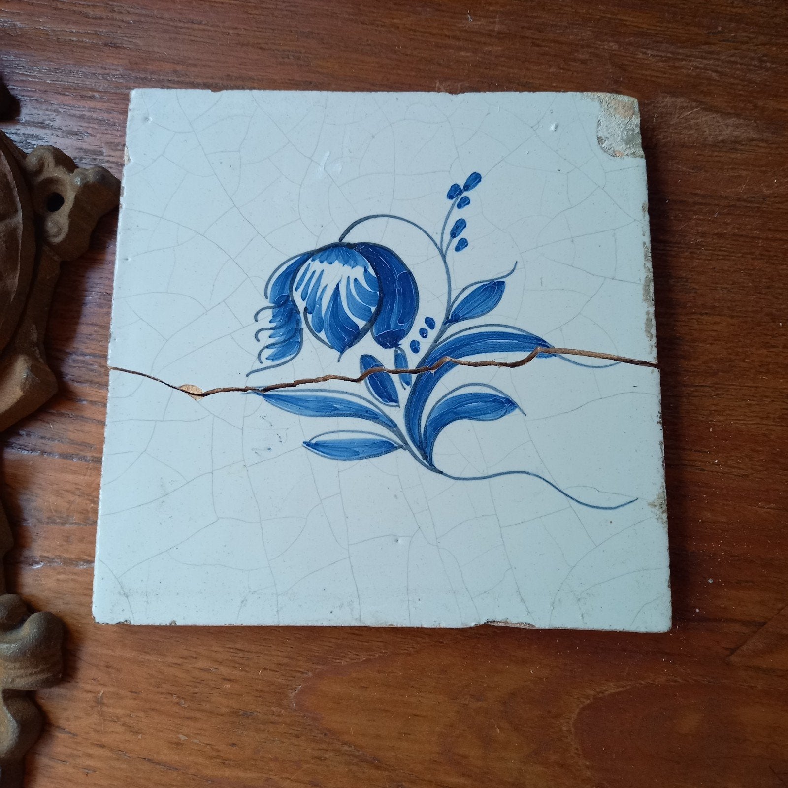 antieke Friese bloem tegel doormidden, Antiek en Kunst, Ophalen of Verzenden