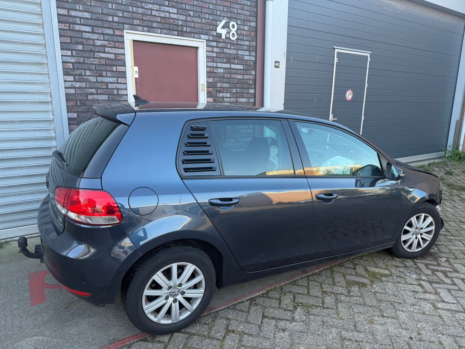 Volkswagen Golf 1.2 TSI 77KW voor onderdelen en  Schade !!, Voorwielaandrijving, 4 cilinders, 610 kg, 49 €/maand