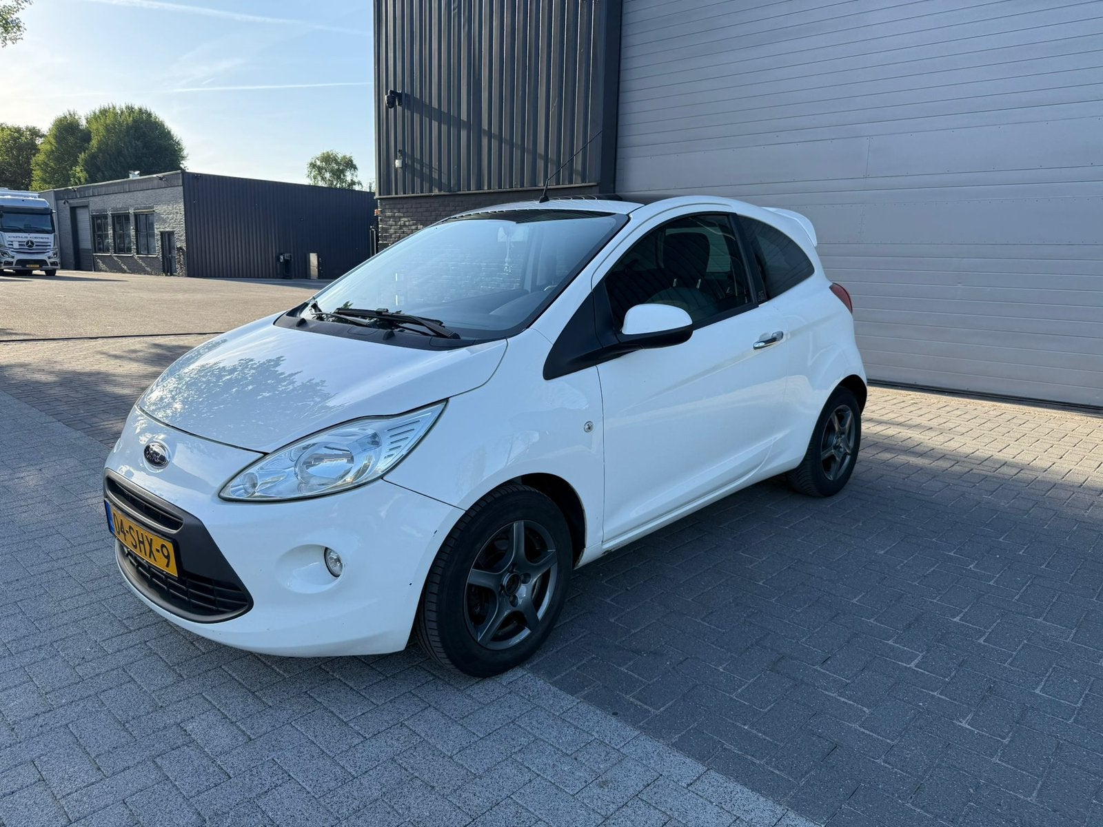 Ford Ka 1.2 Titanium 69pk 2011 Wit Pano dak, Voorwielaandrijving, Stof, 1242 cc, 4 cilinders