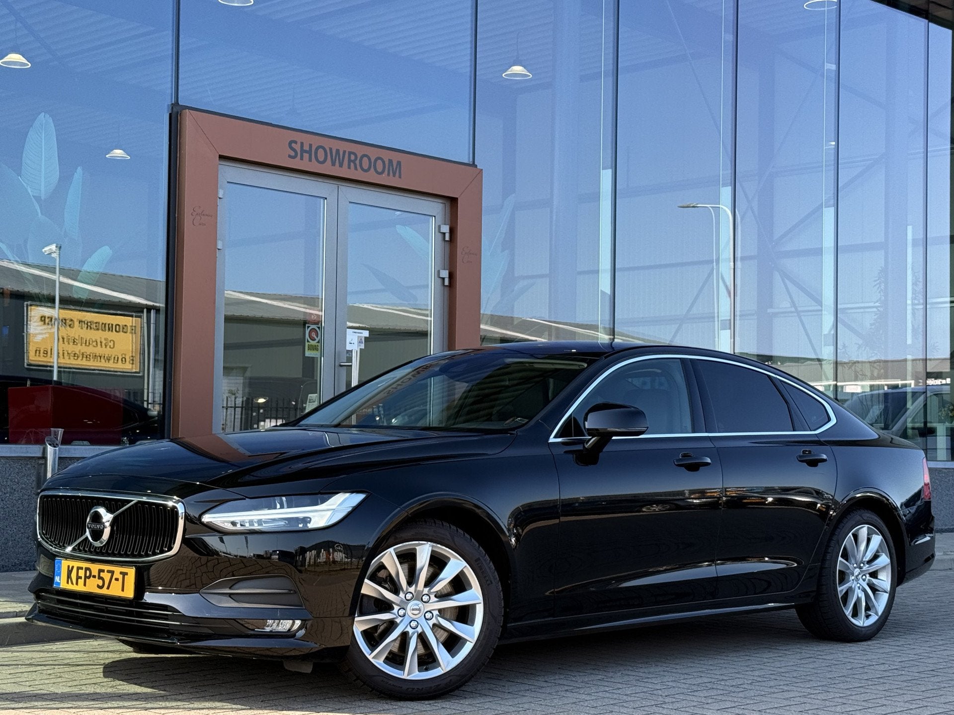 Volvo S90 2.0 T4 Momentum | Leder | Parkeersensor | ACC | Ap, Auto's, 15 km/l, Gebruikt, 1969 cc, Zwart