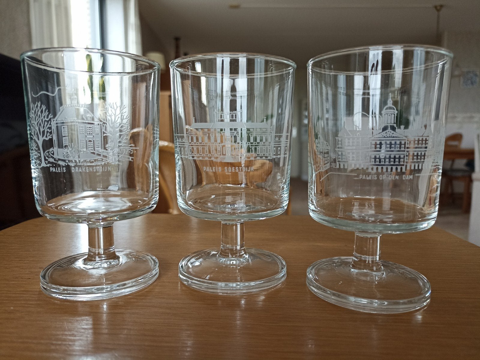 Set van 3 glazen met Nederlandse paleizen, Ophalen of Verzenden