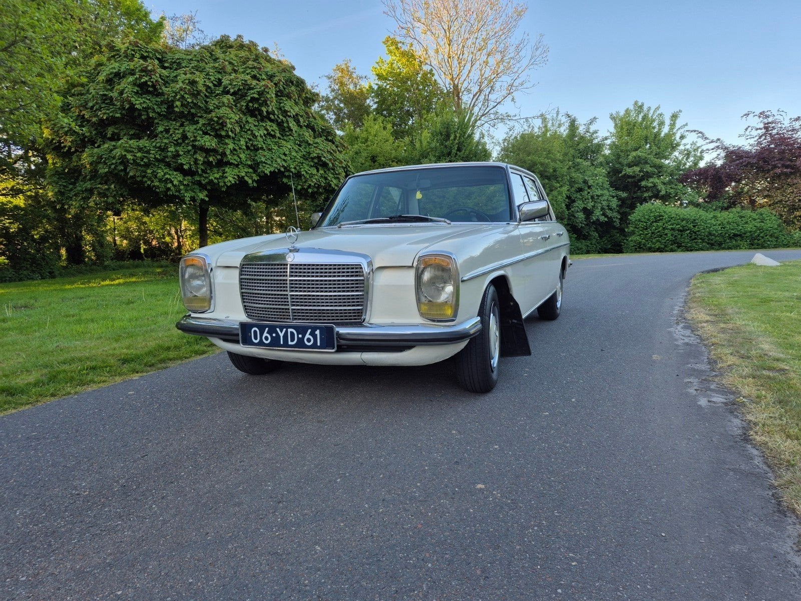 Mercedes-Benz Mercedes 1975 Wit, 1345 kg, Achterwielaandrijving, 64 pk, 4 cilinders