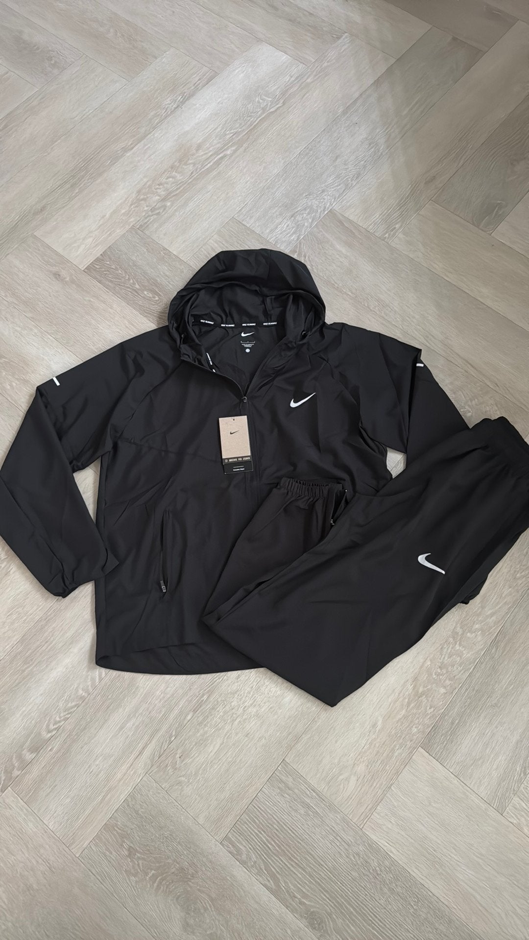 Nike tranings set mannen maat s, Zwart, Nieuw, Ophalen of Verzenden, Algemeen