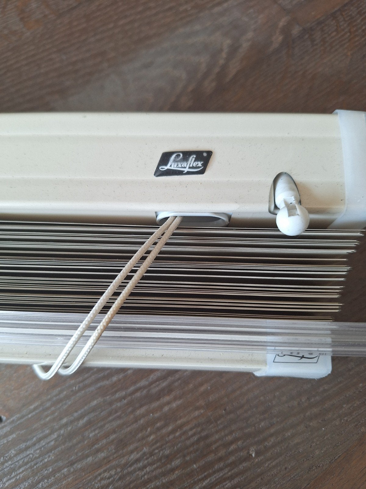 Luxaflex beige 2 stuks, Huis en Inrichting, Ophalen, Inclusief montageonderdelen, Beige, Lamellen