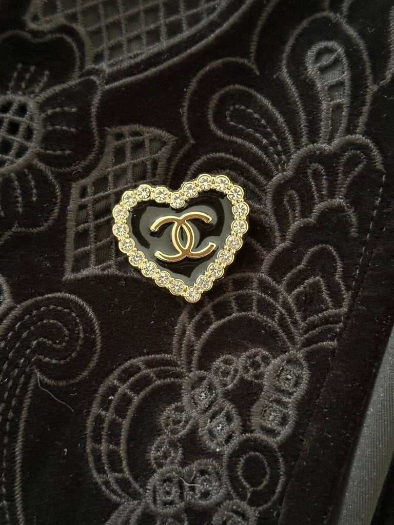 Designer CC hartjes broche nieuw, Overige materialen, Verzenden, Nieuw, Goud
