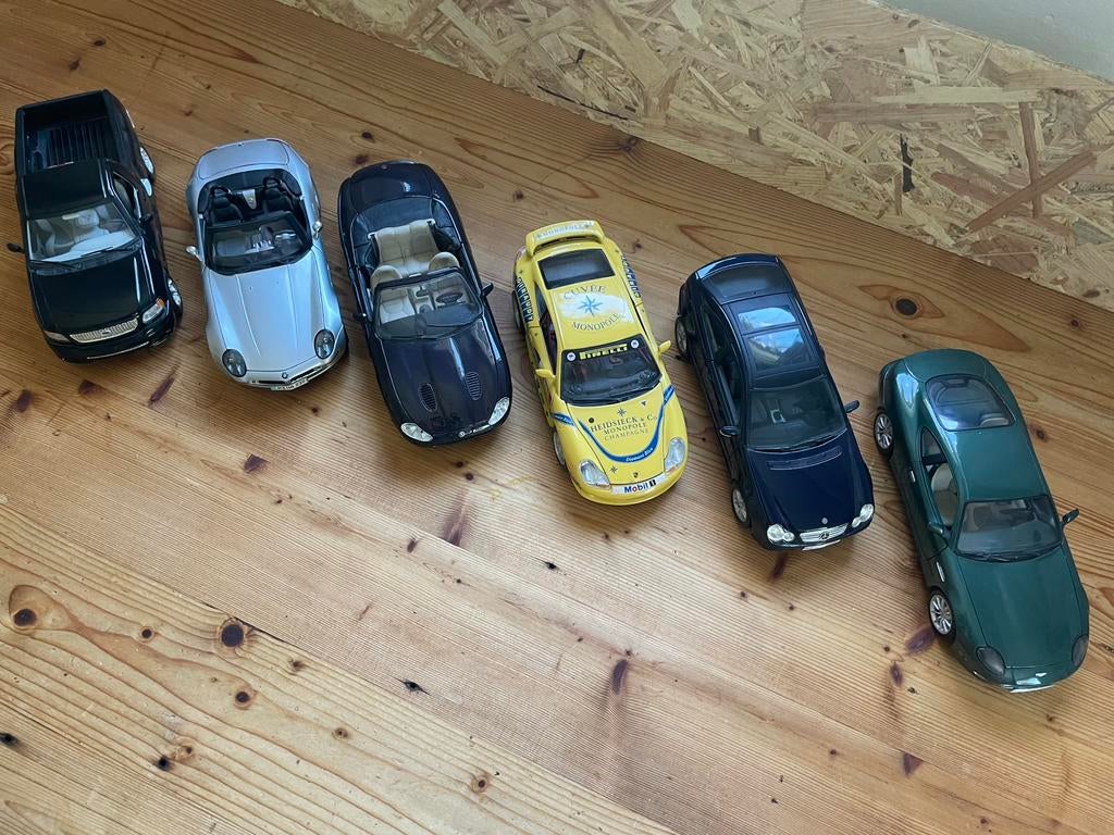 Modelautos 1/18 maisto en burago, Ophalen of Verzenden, Zo goed als nieuw