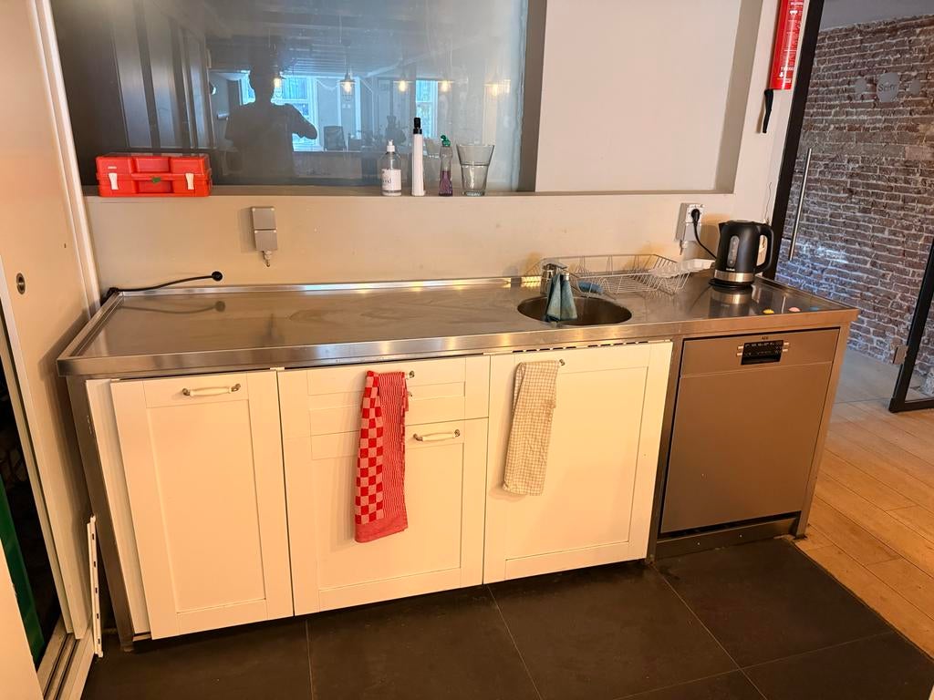 Compacte RVS Keuken met Vaatwasser en Spoelbak, Huis en Inrichting, Keuken | Complete keukens, Ophalen, Wit, Enkelwandige keuken