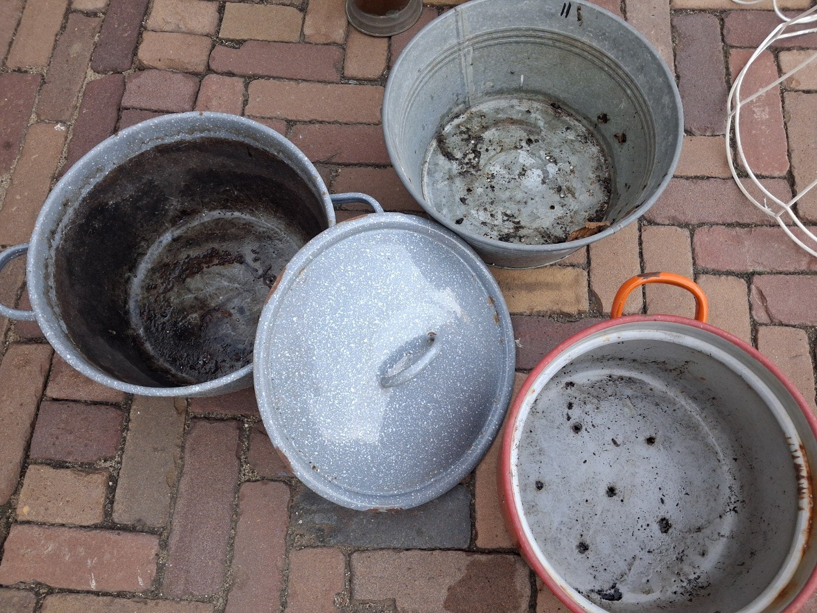 3 plantenbakken. 2x emaile pan en 1 teiltje., Ophalen, Rond, Metaal, Minder dan 30 cm