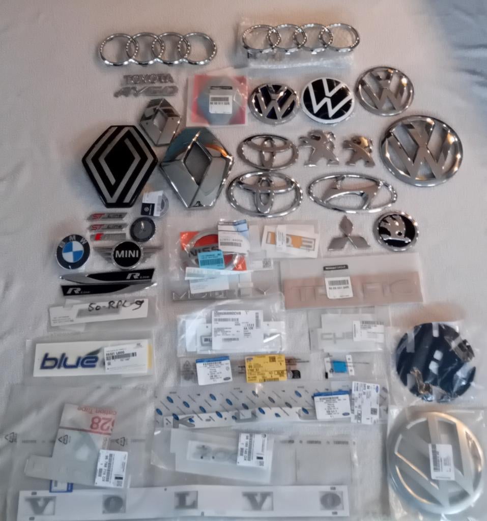Partij auto emblemen/logo's, Nieuw, Ophalen of Verzenden, Overige automerken, Motorkap