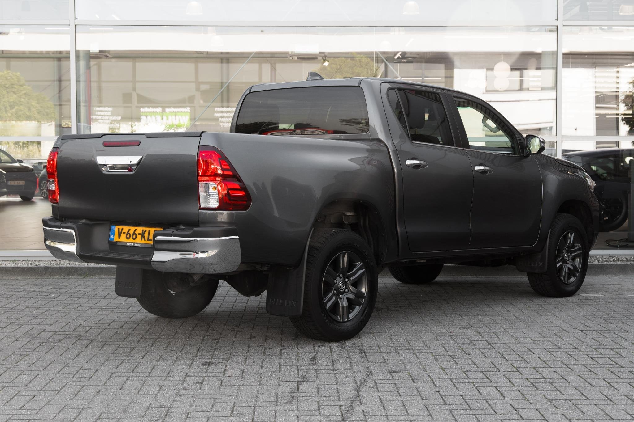 Toyota HiLux 2.4 D-4D Double Cab Challenger 5 zits in 2027, Automaat, Stof, Gebruikt, Euro 6