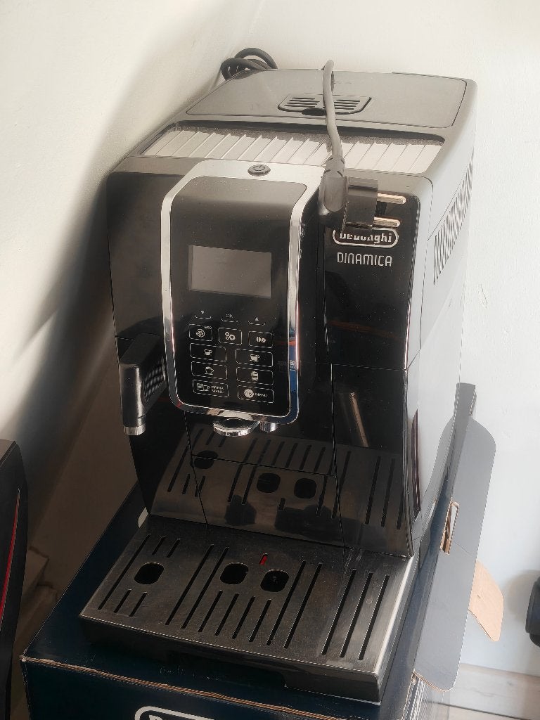 De'Longhi Dinamica volautomatische espressomachine, Witgoed en Apparatuur, Koffiezetapparaten, Ophalen, Gebruikt, Espresso apparaat