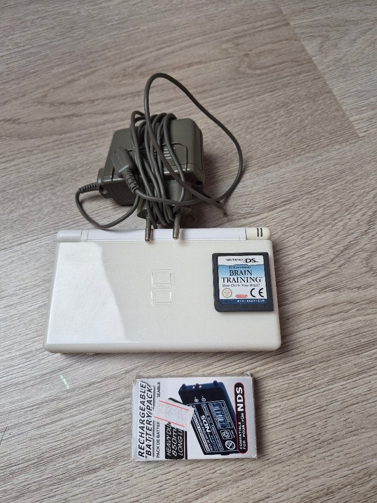 NDS Lite Wit Set,Incl Oplader, Brain Training & Extra Accu, Spelcomputers en Games, Ophalen of Verzenden, Gebruikt, Wit, DS Lite
