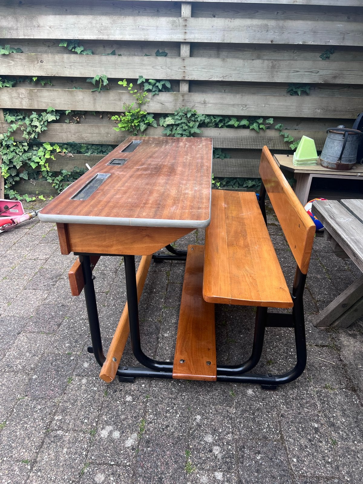 Vintage schoolbankje, Ophalen