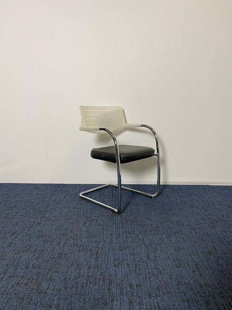 2 x Vergaderstoel Vitra Visasoft - Visavis, zwart leder