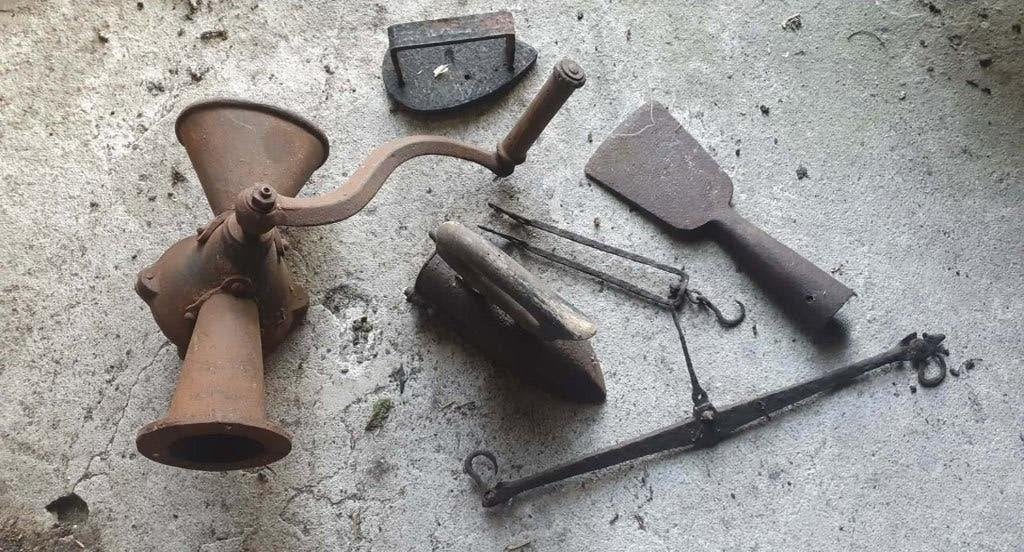 antieke gereedschappen en gebruiksvoorwerpen strijkijzers en, Ophalen of Verzenden