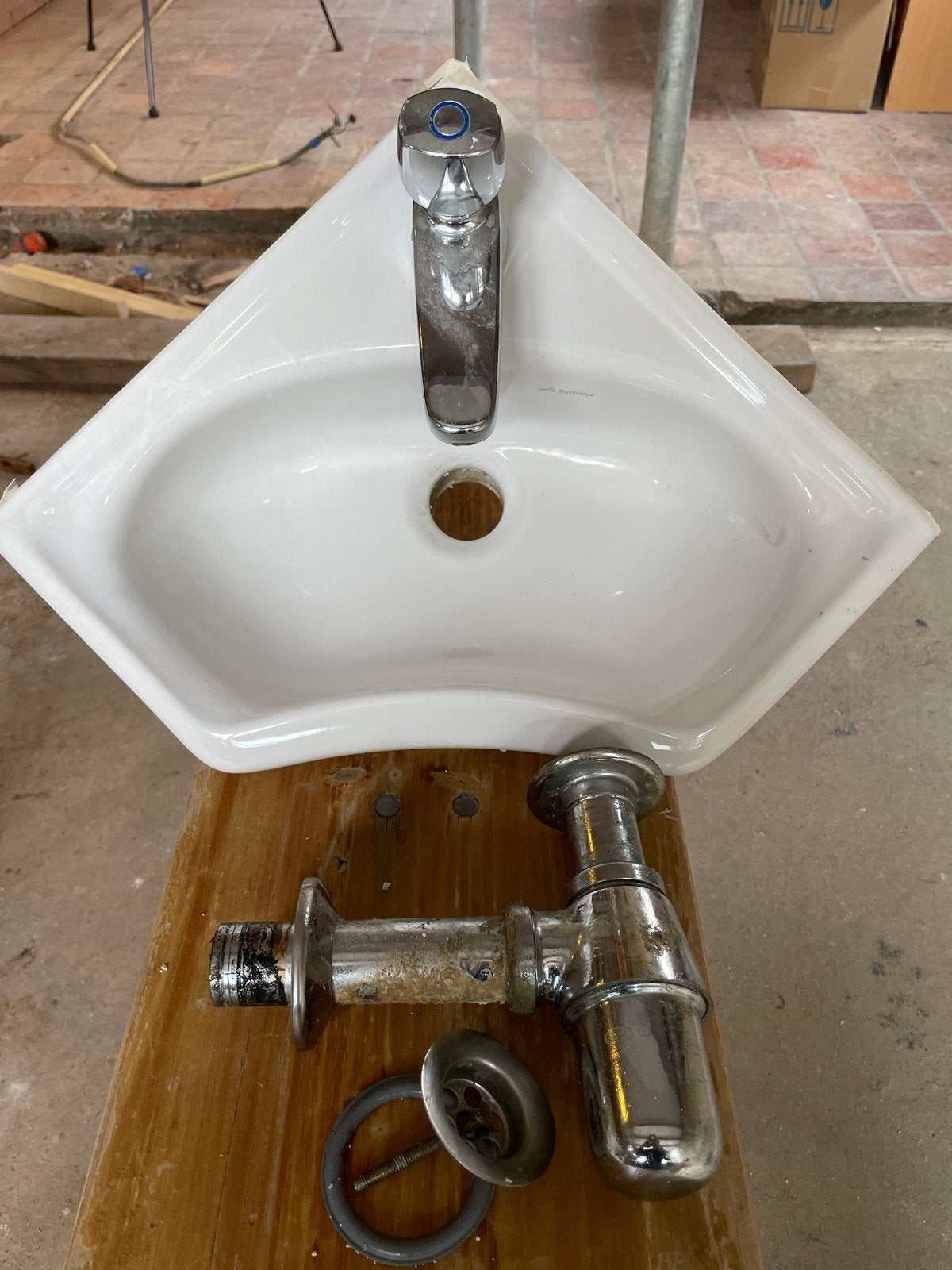 Compacte hoekwastafel voor toilet - 345x345 mm, Doe-het-zelf en Verbouw, Ophalen, Gebruikt, Wastafel