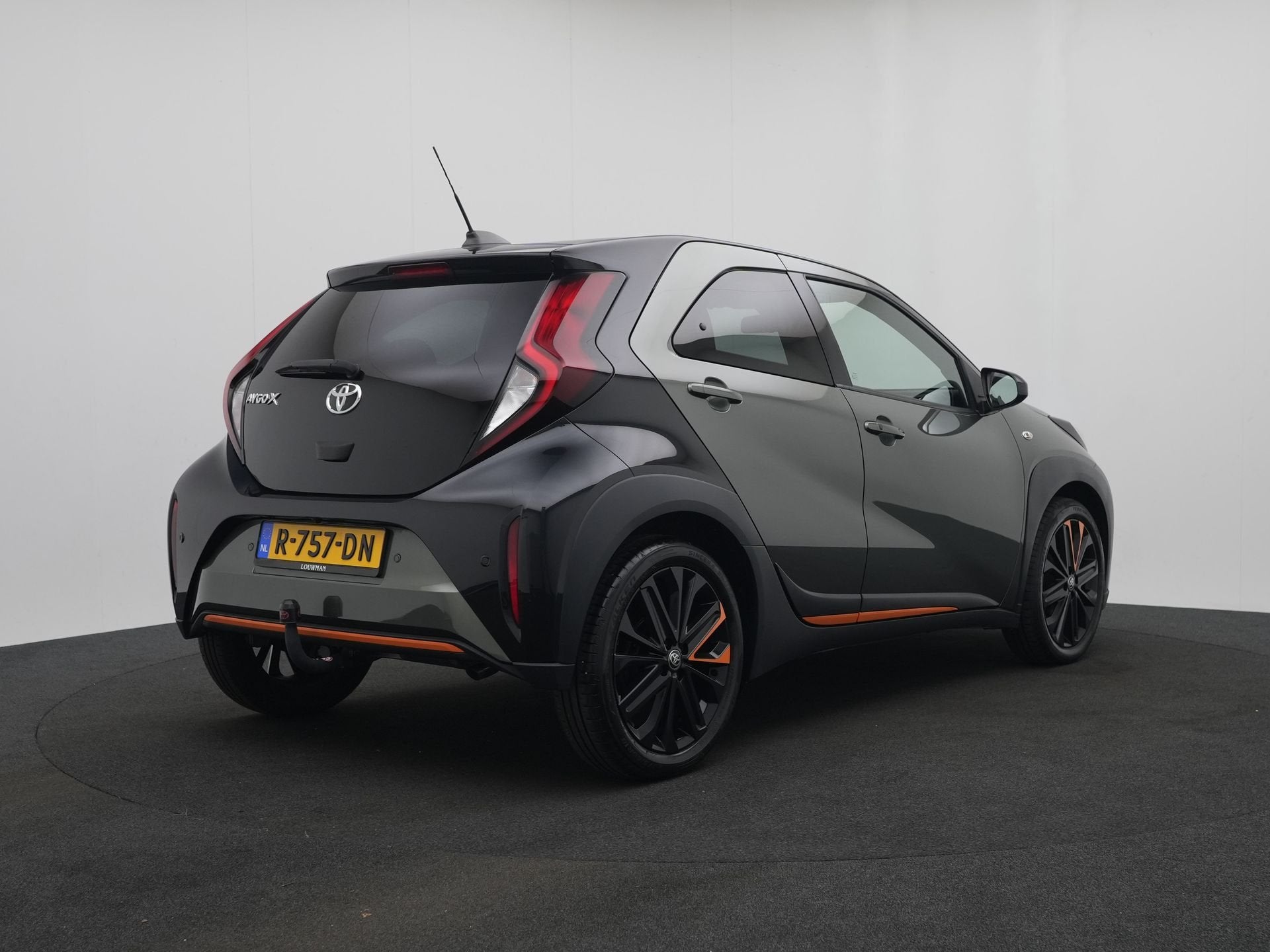 Toyota Aygo X 1.0 VVT-i MT Limited VOL! | Dealer onderhouden, Auto's, Voorwielaandrijving, Stof, Gebruikt, 4 stoelen