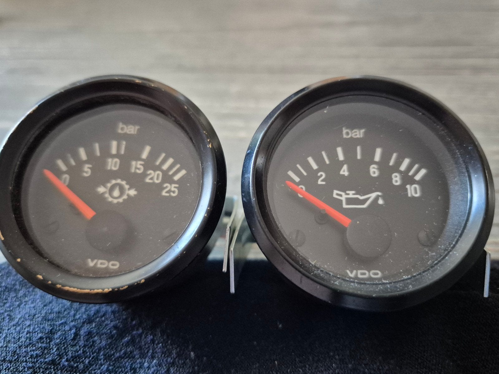 VDO Oliedrukmeters 24V - Set van 2, Auto-onderdelen, Ophalen, Gebruikt, Universele onderdelen
