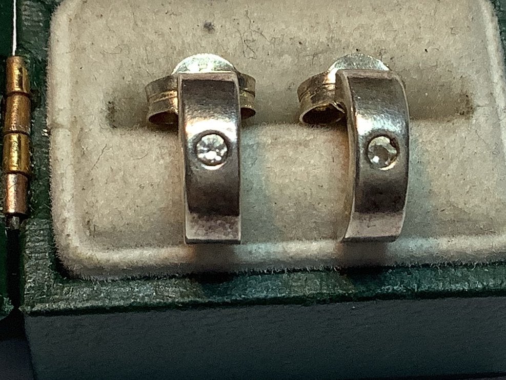 HALF RONDE 925 ZILVEREN OORKNOPPEN MET WITTE EDELSTENEN, Verzenden, Zilver, Oorbellen, Met edelsteen