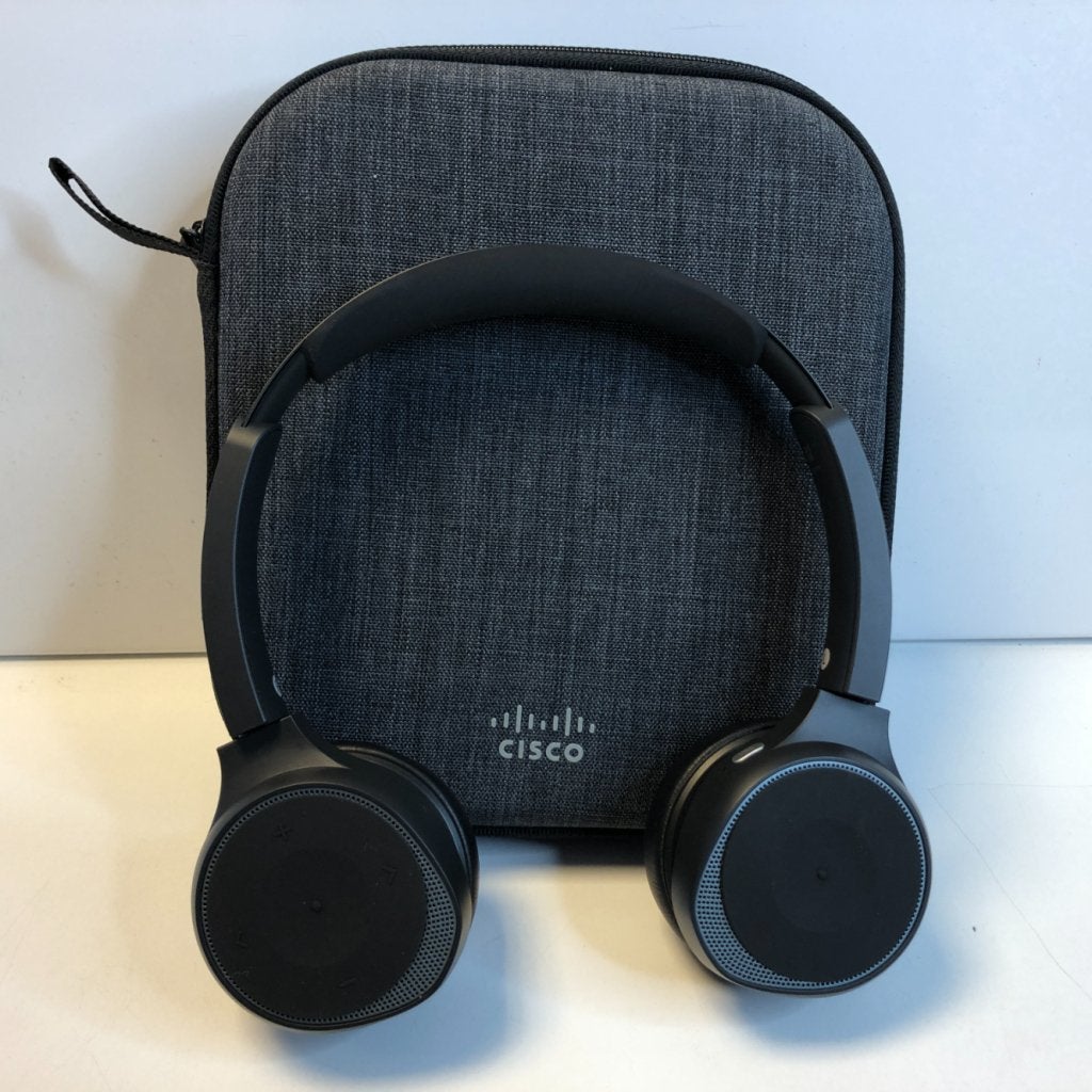 Cisco Headset 730 Wireless Dual On-Ear Bluetooth Headset, Cisco, Zo goed als nieuw, Support@cisco.com, 170 West Tasman Dr.
San Jose, CA 95134
USA