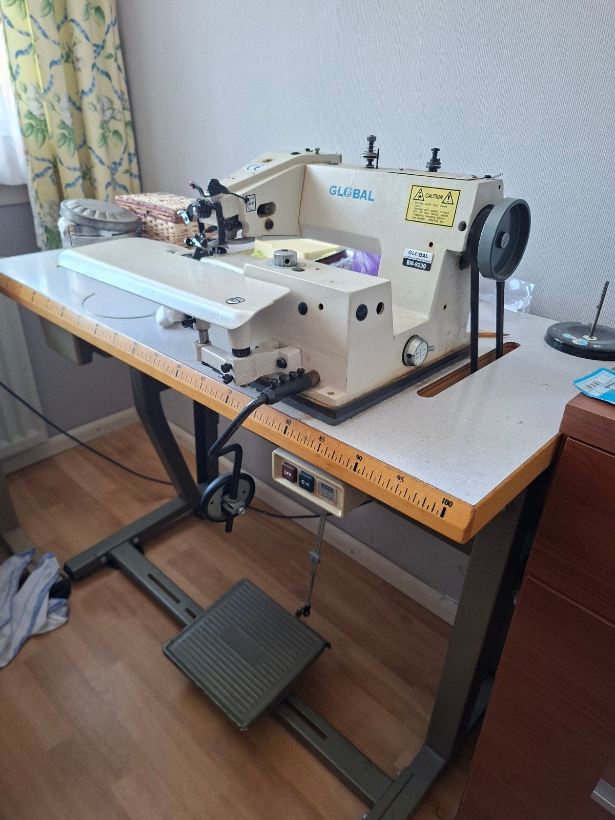 Global BM-9230 naaimachine + Union Special lockmachine, Ophalen