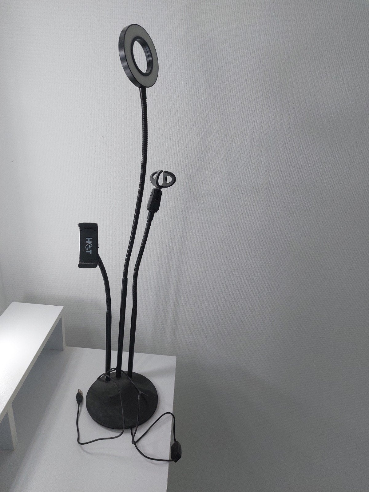 Telefoonhouder, lamp en microfoonhouder - Oplaadbaar USB, Ophalen, Zo goed als nieuw