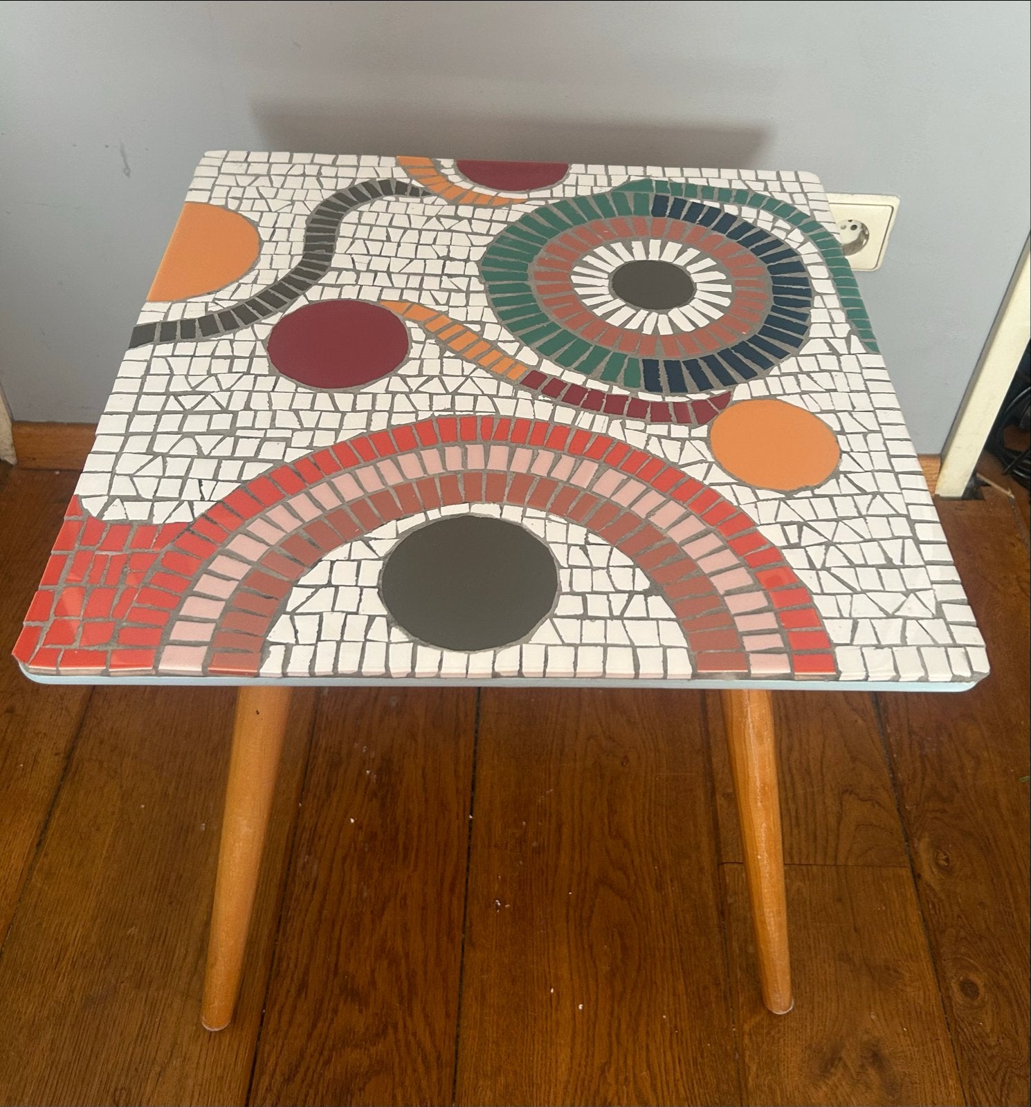 Unieke mozaïek bijzettafel met houten poten, Ophalen