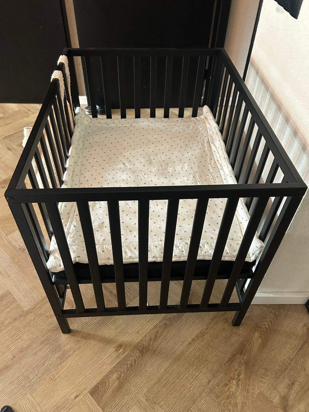 Baby box zwart + matras, Kinderen en Baby's, Boxen, Ophalen, Zo goed als nieuw