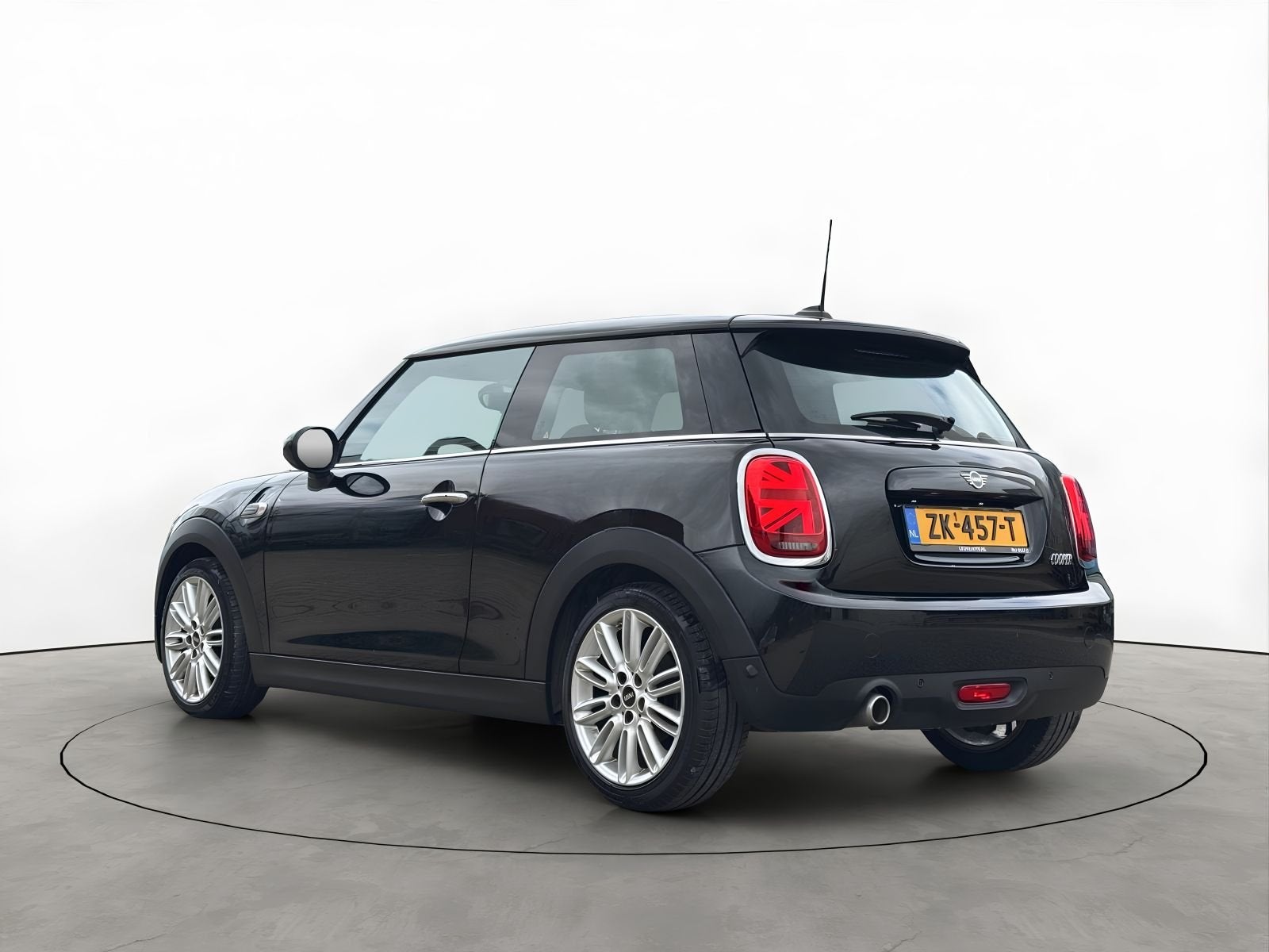 MINI 3-deurs 1.5 Cooper 136PK Chili Apple-Carplay Leer LED, Auto's, Dealer onderhouden, 136 pk, Gebruikt, 4 stoelen