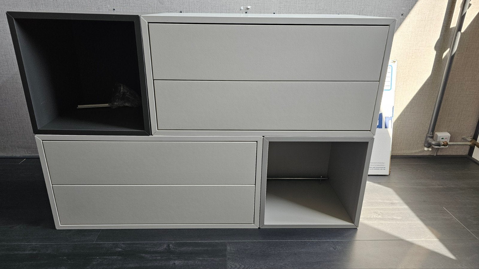 2 stuks Witte ladekast met 2 laden (Eket Ikeal) + 2 kubus, Ophalen, Kunststof, Gebruikt, 100 tot 150 cm