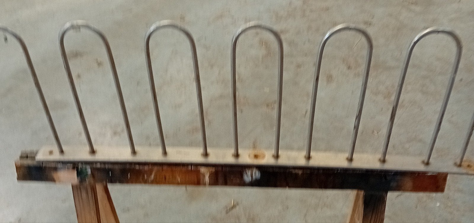 Metalen schoenenrek / laarzenrek voor aan de muur, Ophalen, Gebruikt