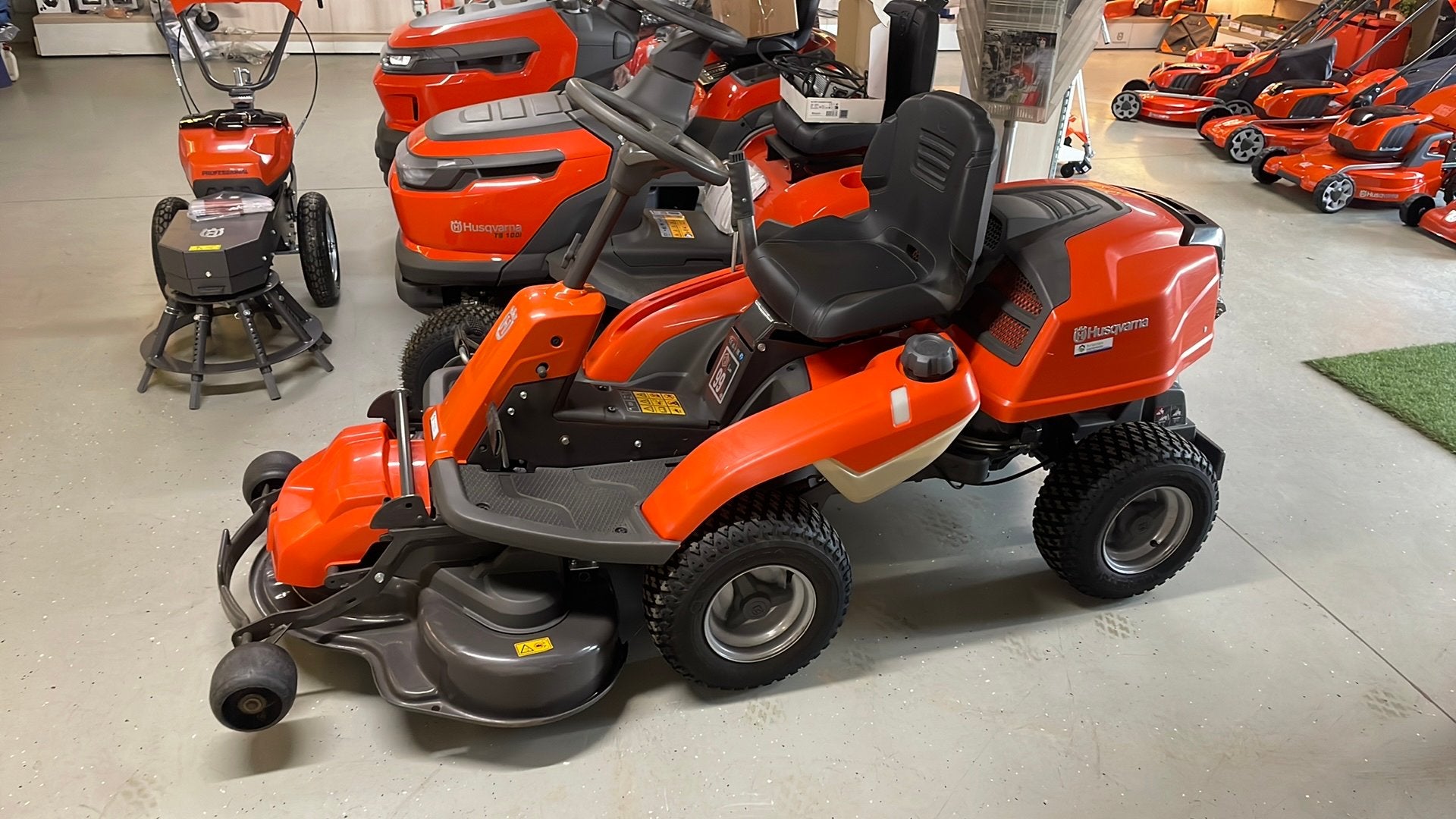 Husqvarna rider r214c frontmaaier, Ophalen, Husqvarna sweden, Husqvarna, Zo goed als nieuw
