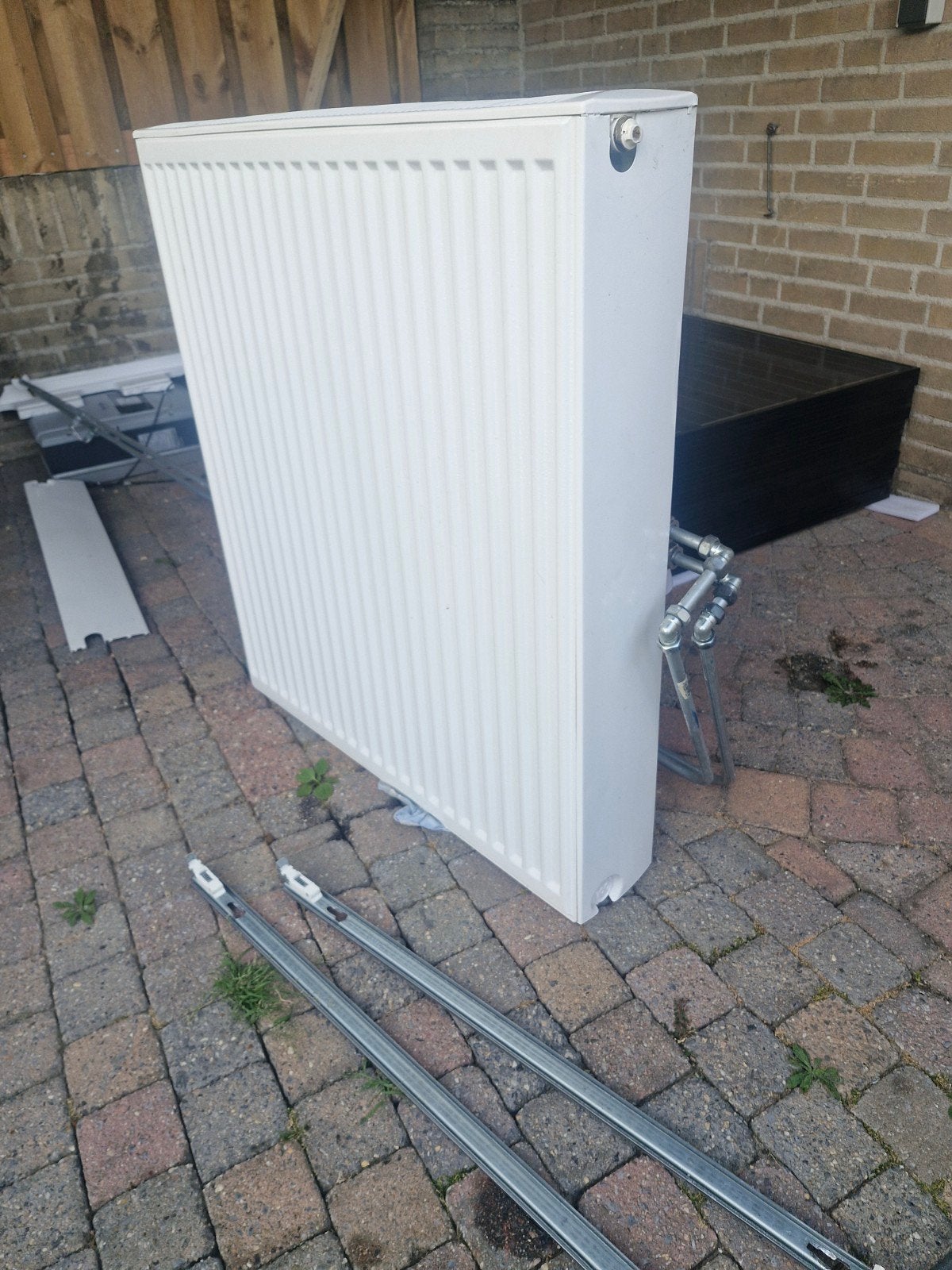 Gebruikte radiator incl beugels , thermostatisch onderblok, Doe-het-zelf en Verbouw, Ophalen, Radiator, Minder dan 60 cm, Zo goed als nieuw