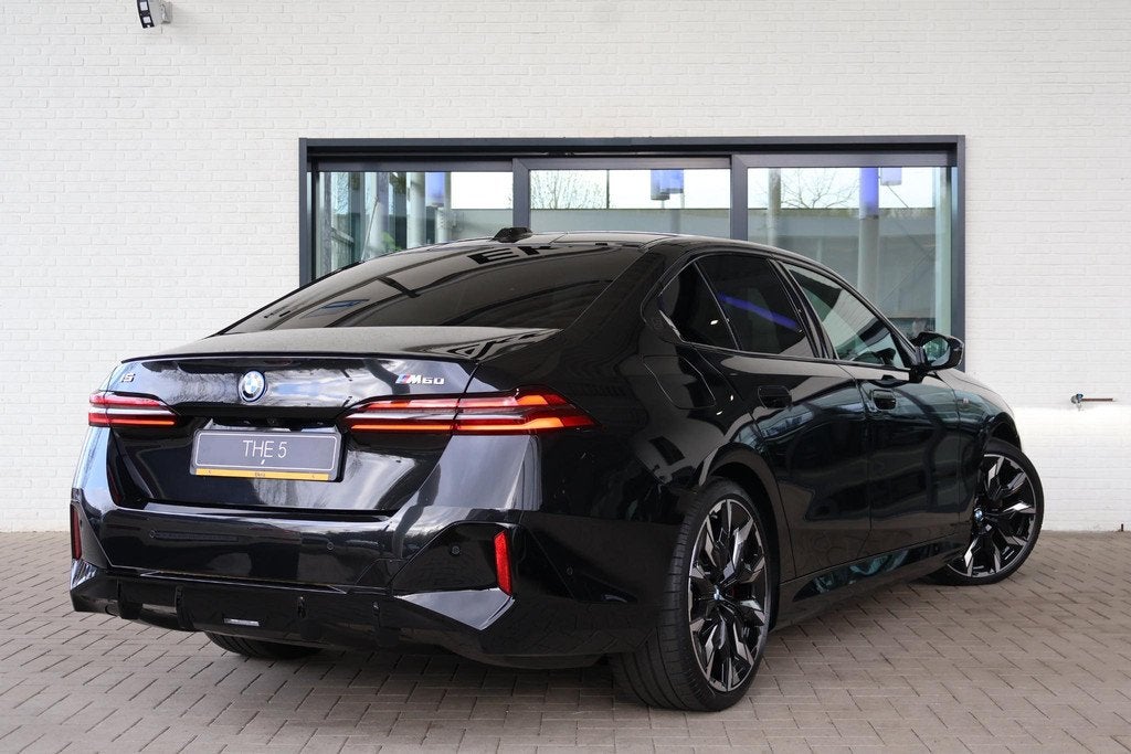 BMW i5 M60 xDrive | Driving Assistant Professional | Bowers, Automaat, 2270 kg, Zwart, Zwart