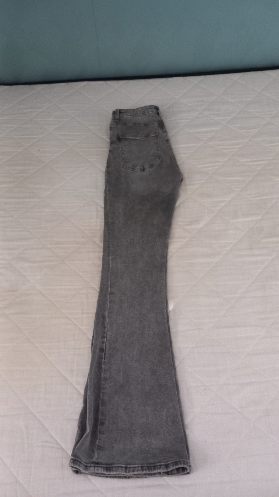 Bershka spijkerbroek maat 36, Kleding | Dames, Overige jeansmaten, Zo goed als nieuw, Grijs, Bershka