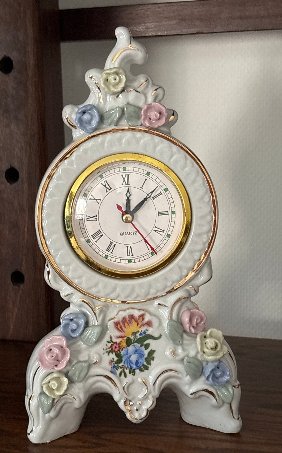 Vintage porseleinen tafelklok met bloemmotief, Antiek en Kunst, Antiek | Klokken, Ophalen of Verzenden