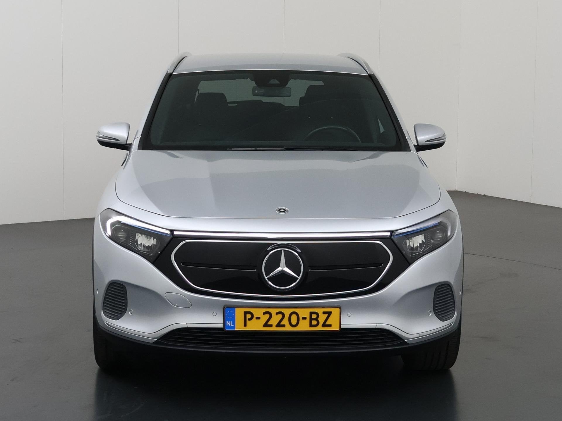Mercedes-Benz EQA 250 Business Solution Luxury 67 kWh | Acht, Gebruikt, 190 pk, Geheel digitaal combi-instrument, 424 km