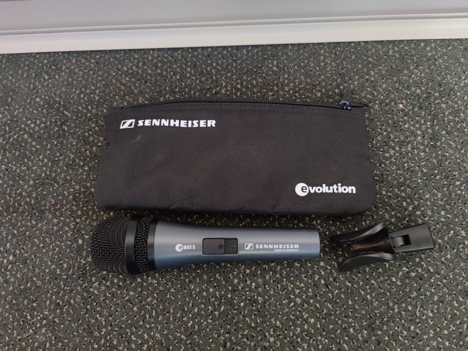 Sennheiser E 835 S Zangmicrofoon met etui en klem, Muziek en Instrumenten, Ophalen, Zo goed als nieuw, Zangmicrofoon