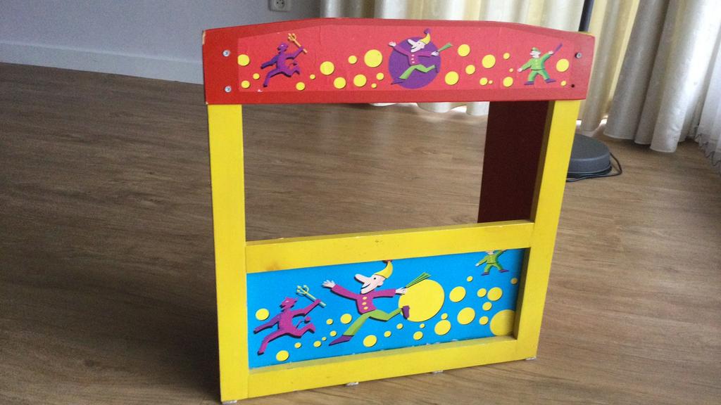 Mooie  houten poppenkast, Kinderen en Baby's, Speelgoed | Overig, Ophalen, Zo goed als nieuw, Jongen of Meisje
