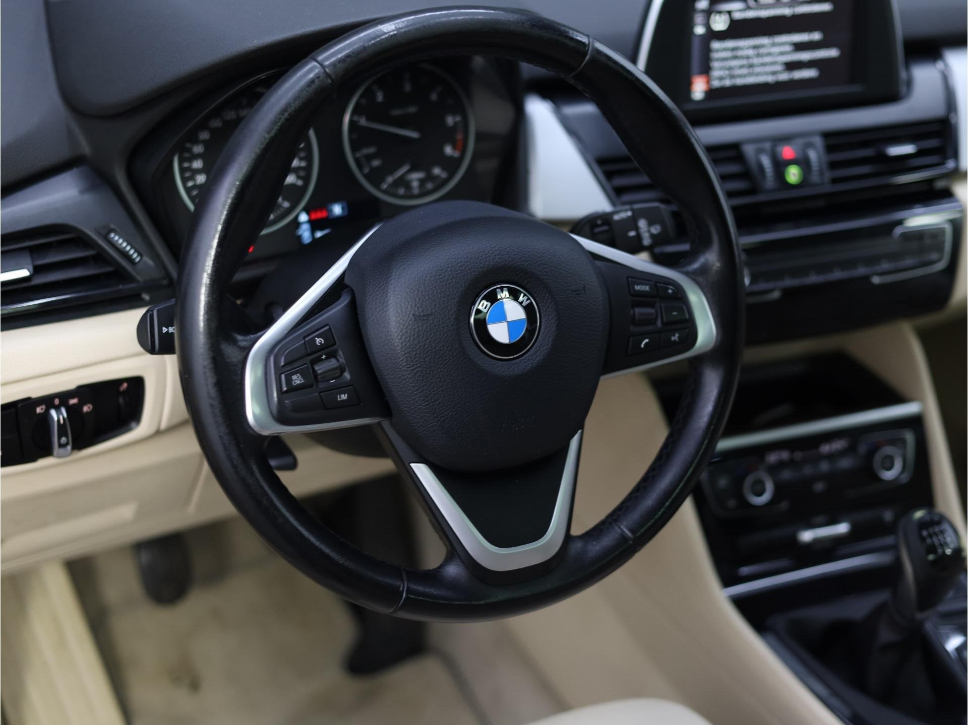 BMW 2-serie Gran Tourer 216d Centennial High Executive | Tre, Auto's, Voorwielaandrijving, 745 kg, Gebruikt, 116 pk