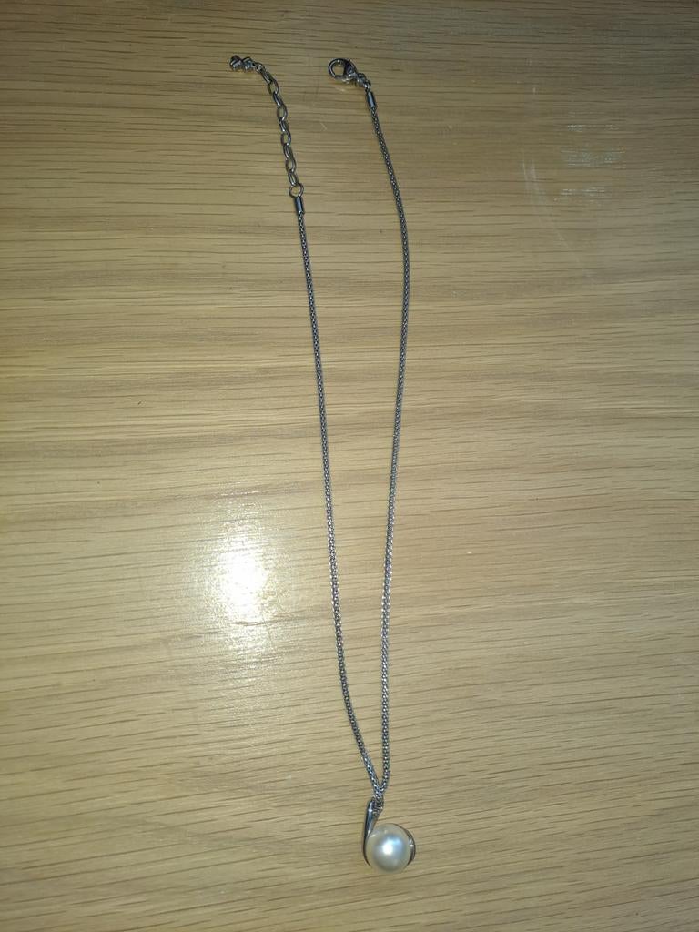 Elegante ketting met parel hanger, Gebruikt, Ophalen of Verzenden, Zilver, Overige materialen