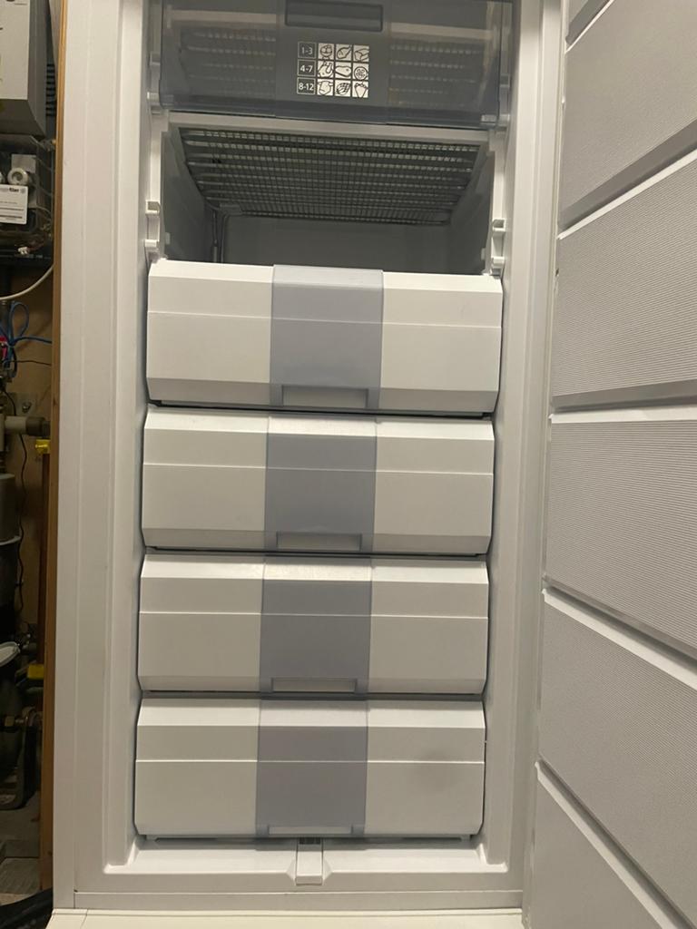 Mooie intacte vriezer, Witgoed en Apparatuur, Vriezers en Diepvrieskisten, Vrieskast, Minder dan 60 cm, Zo goed als nieuw, Energieklasse A of zuiniger