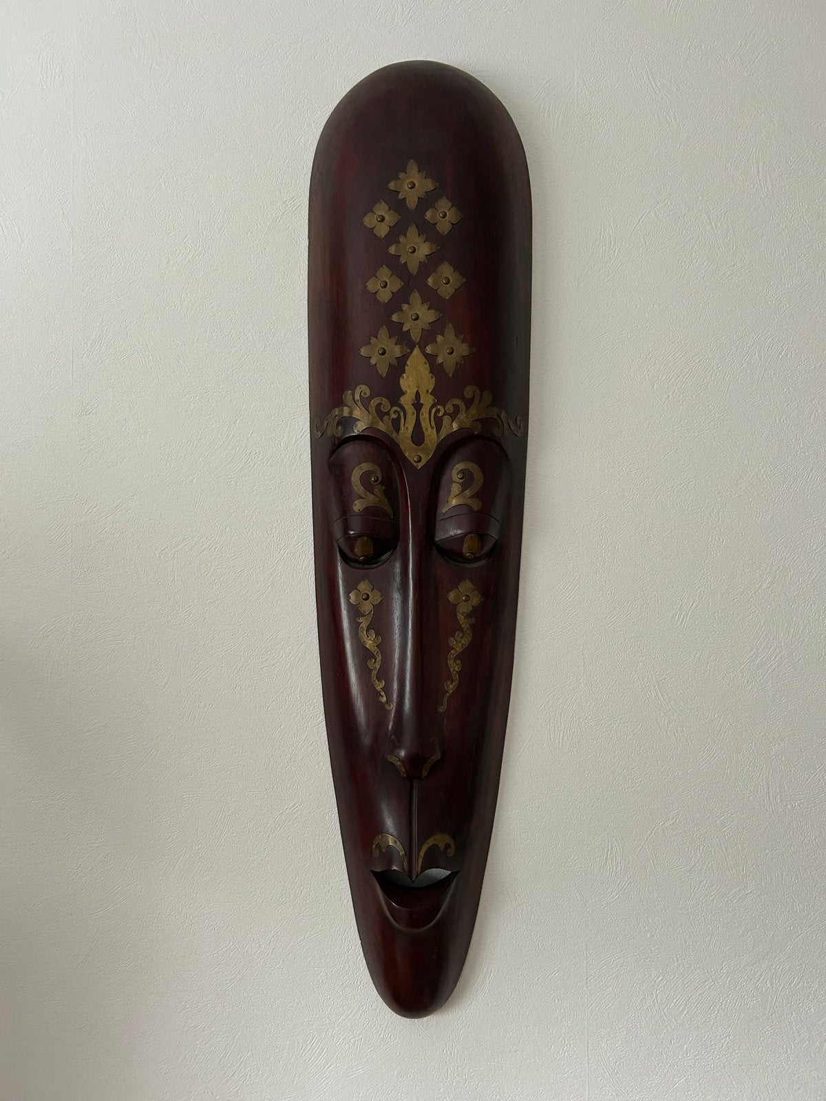 Decoratief houten masker met goudkleurige details, Bruin, Masker, 100 cm, Indonesië