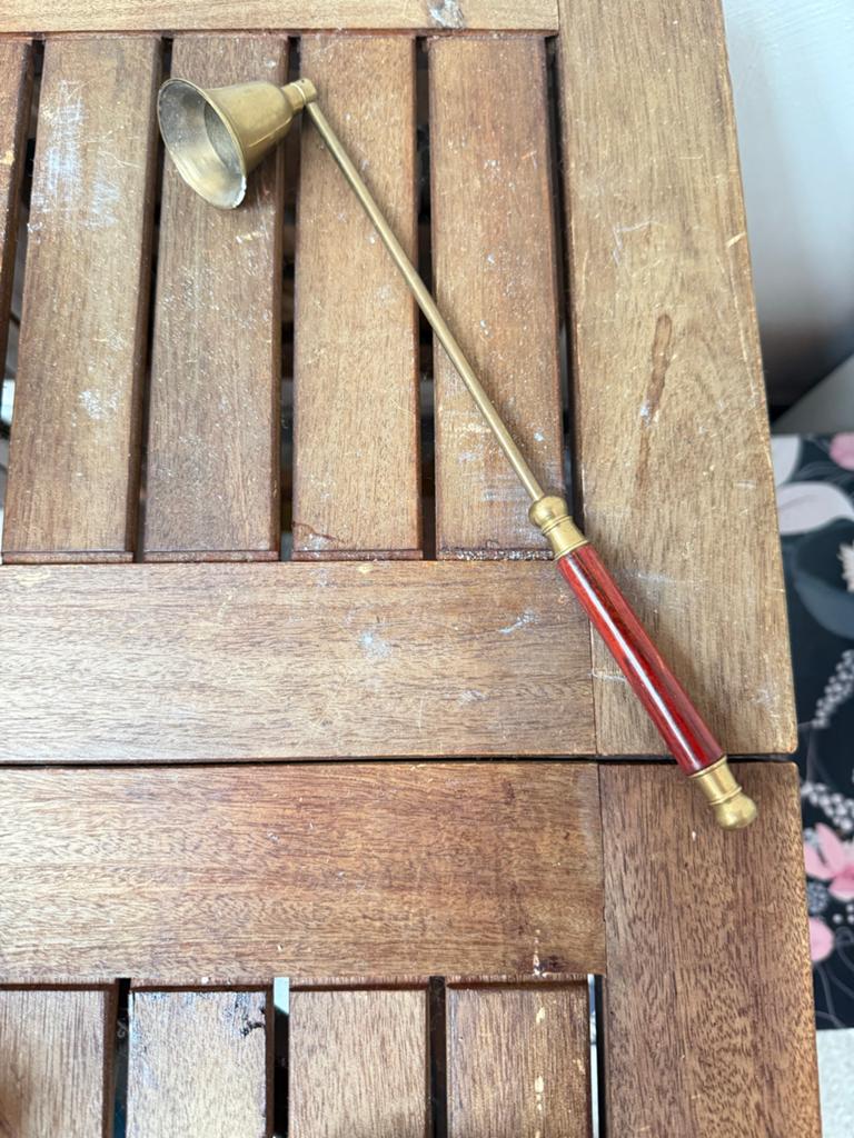 Vintage koperen kaarsendover met houten handvat, Ophalen, Koper of Brons